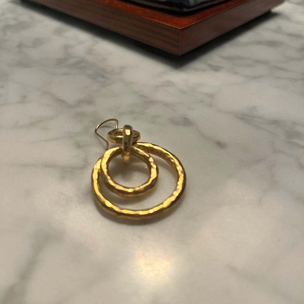 Ippolita Classico Puffy 18kt Yellow Gold hammered jet set SINGLE earring